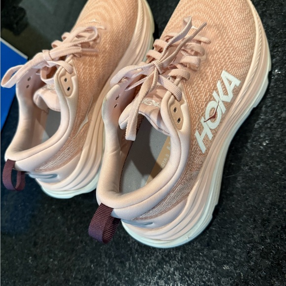 Hoka Women's Gaviota 5 size 7.5 with low mileage - Picture 5 of 10